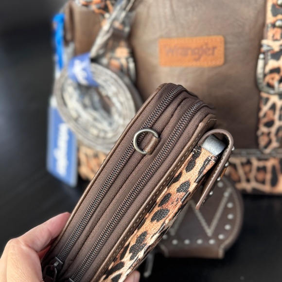 Wrangler 3Pcs Set Buckle Classic Barrel Satchel W/ Phone Wallet Crossbody Coffee - Picture 3 of 10